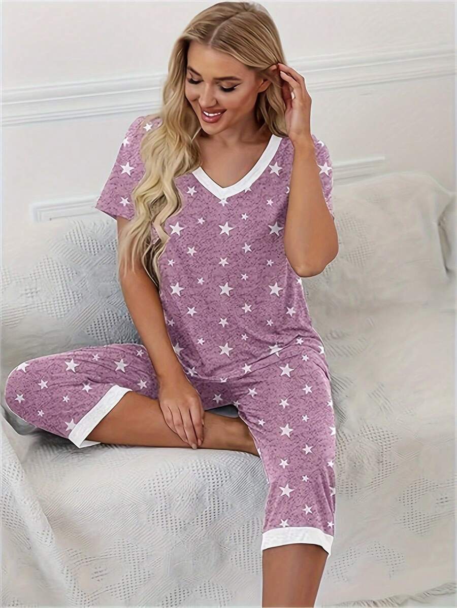 Conjunto de pijama Capri para mujer con top de manga corta con cuello en V y pantalones cortos con bolsillos. - Morado - Ver 1