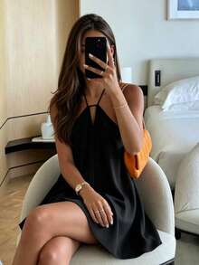 女款夏季半透迷你洋裝穿搭靈感：時尚優雅百搭純綠色寬鬆露背繫帶前襟日常迷你洋裝，派對度假風 - 黑色 - 查看 3