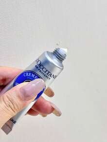 L'Occitane 乳木果手霜迷你尺寸 10ml/0.34 Oz L 滋養並保護乾燥雙手 L 快速吸收 L 不油膩 L 保持肌膚水潤柔軟 L 純素配方 - Shea Butter - 10ml(Mini Size) - 查看 4