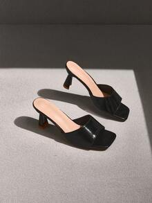 NobleVue Sandalias planas básicas cómodas con suela gruesa y punta abierta para mujer, antideslizantes, adecuadas para uso diario, vacaciones y uso casual - Negro - Ver 4