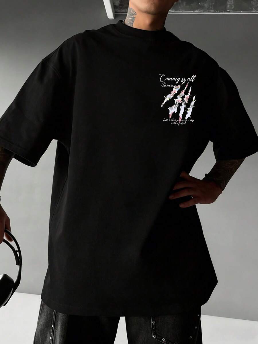 Camiseta casual de hombre con estampado de doble cara, que presenta un estilo callejero americano y delicados elementos de flores de cerezo, una camiseta de manga corta a la moda con una - Negro - Ver 1