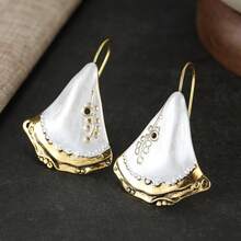 European Style Light Luxury White Glazed Fan-Shaped Earrings, Suitable For Women's Workplace Commute, Pair With Low-Key High-End Earrings, Niche Accessory, Versatile Fashion Luxury Bridesmaid Gift For Women - Geometry - View 5