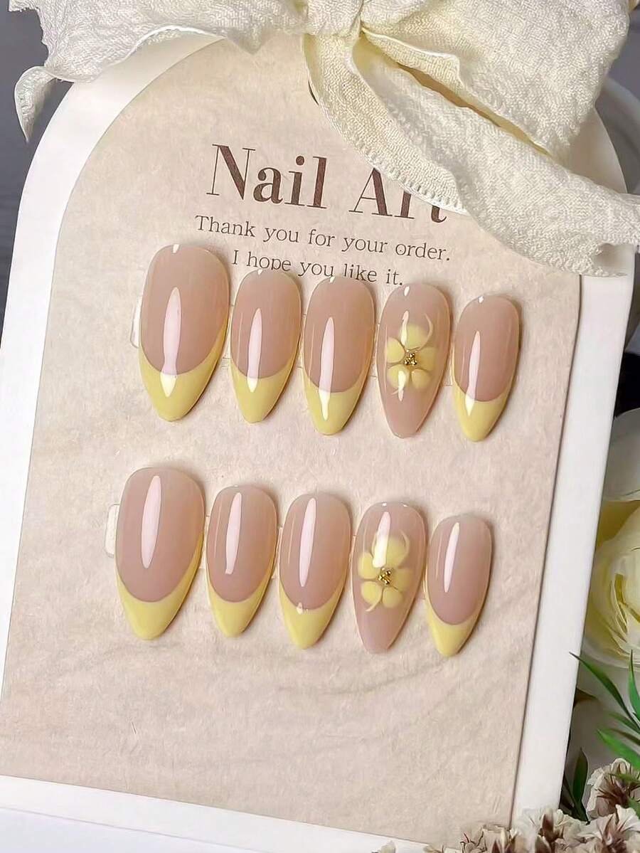 10 piezas de uñas postizas de almendra hechas a mano con puntas francesas amarillas, flores amarillas pintadas a mano y cuentas de acero dorado. Se ajustan perfectamente a todas las formas de mano, ideales para salidas diarias, citas dulces y diversas ocasiones, un regalo elegante de lujo ligero para mujeres - Amarillo - Ver 1