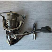 A B U Garcia 紡車釣魚捲線器 Coil 超輕量 TW1000-5000 速度 5.1:1/5.5:1 最大拖曳力 7-12kg 適用於鱸魚、狗魚的鹹水釣具 - 彩色 - 查看 13