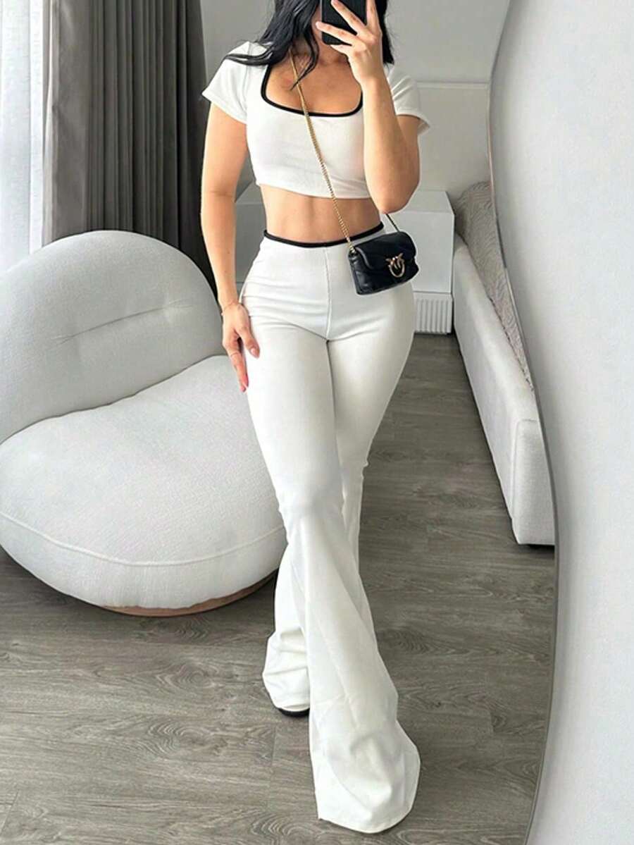 Set de 2 piezas: Top corto de cuello redondo negro casual y pantalones acampanados, con ribete de contraste, conjunto de verano para mujer