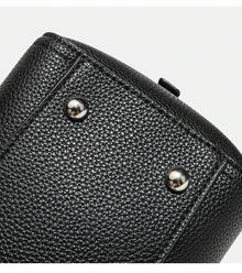 Borsa da donna stile Boston con design unico, aspetto elegante, forma a cuscino semplice, borsa pratica, borsa a spalla e borsa a tracolla, ideale per l'uso quotidiano al lavoro, senza tempo e versatile. - lattiginoso - Visualizzare 3