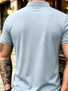 男士夏季輕量面料 Polo 衫 | 修身短袖純色領口上衣，適合日常、通勤、辦公、輕量運動與海灘穿著 - 霧霾藍 - 查看 3