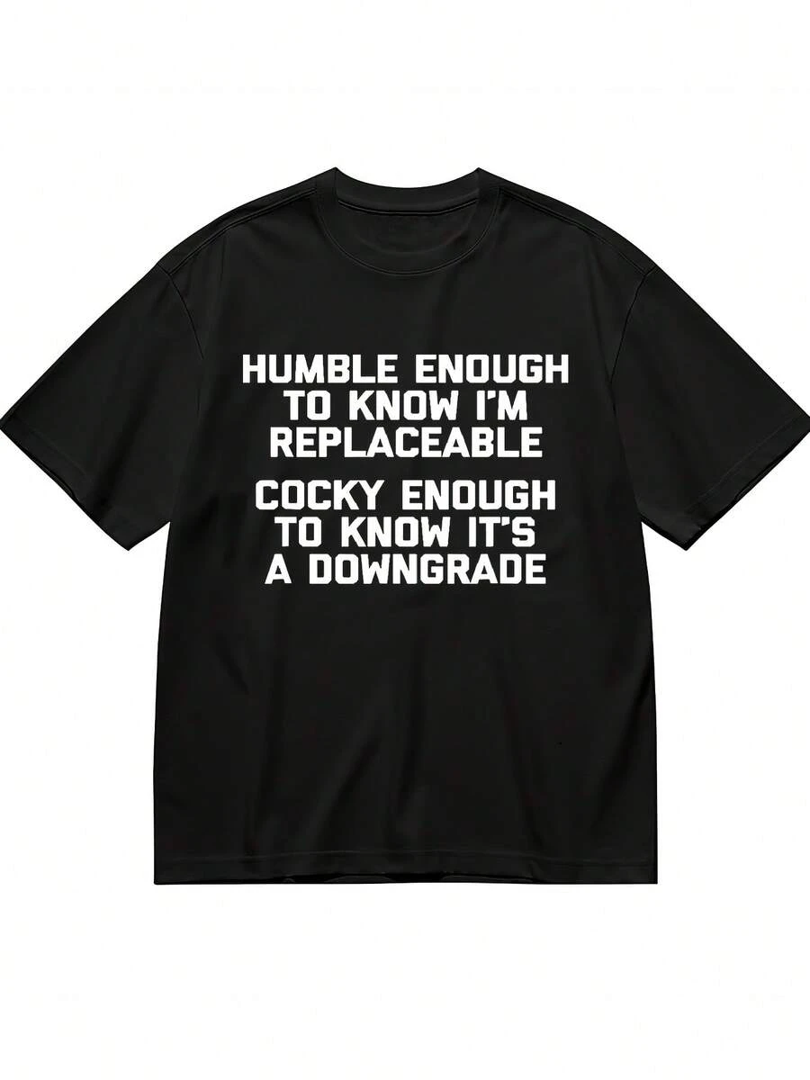 Una camiseta estampada por ambos lados con el mensaje La humildad puede reemplazar el conocimiento, la confianza conduce a la caída, estilo unisex de manga corta. Diseño de cuello redondo - Negro - Ver 1