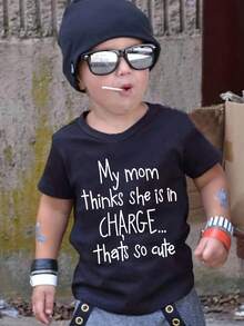 Mi mamá cree que ella está a cargo... ¡Es tan tierno!Camiseta de cuello redondo, tops casuales, suaves y cómodos para niños y niñas, ropa de verano. - Burdeos - Ver 7