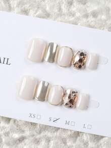 10 miếng móng tay giả dán ngắn hình oval làm thủ công, móng acrylic màu trắng sữa & vàng champagne, phong cách nhẹ nhàng sang trọng, trang trí lá vàng kim tuyến, phối màu tối giản, có thể tái sử dụng, phù hợp cho hàng ngày, tiệc tùng & lễ hội, mọi mùa, dòng nail art vàng bán chạy - Vàng - Xem 1