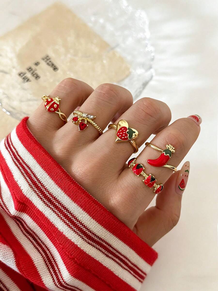 Juego de 5 anillos apilables estilo INS con esmalte falso de goteo rojo, diseño divertido de verduras, mariquita, fresa y chile para mujer - Dorado - Ver 1
