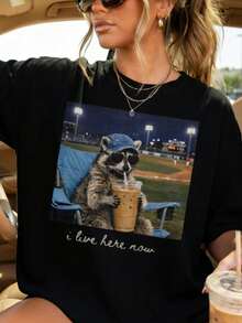"Raccoon I Live Here Now" T-Shirt, Funny Baseball Game Day T-Shirt, Softball Mom T-Shirt, Baseball Mom T-Shirt, TB Mom T-Shirt - 黑色 - 查看 1