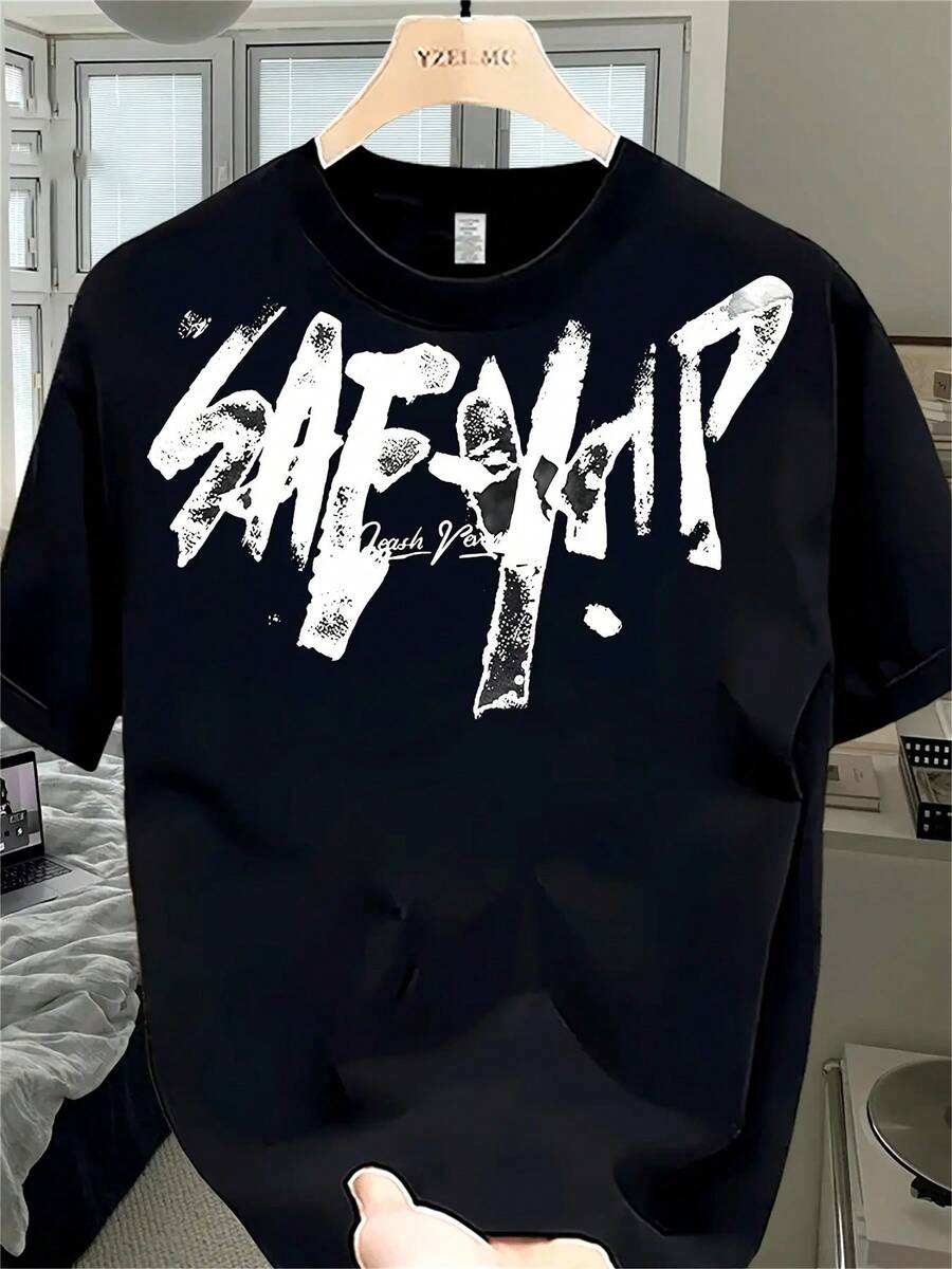 Camiseta Hombre Negra Algodón Puro Estampado Frase de Coraje con Spray Playera Casual Cuello Redondo Ropa de Verano Estilo Valiente Corte Holgado - Negro - Ver 1