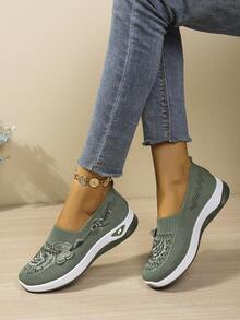 Van Skr Elegant Women's Summer Ballet Flats, Chinese Style Embroidered Knit Mesh Mom Shoes - SK320 Green - View 3