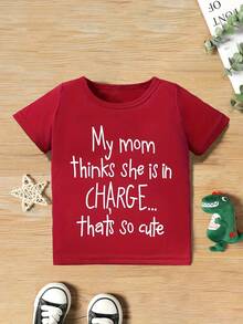 Mi mamá cree que ella está a cargo... ¡Es tan tierno!Camiseta de cuello redondo, tops casuales, suaves y cómodos para niños y niñas, ropa de verano. - Burdeos - Ver 2