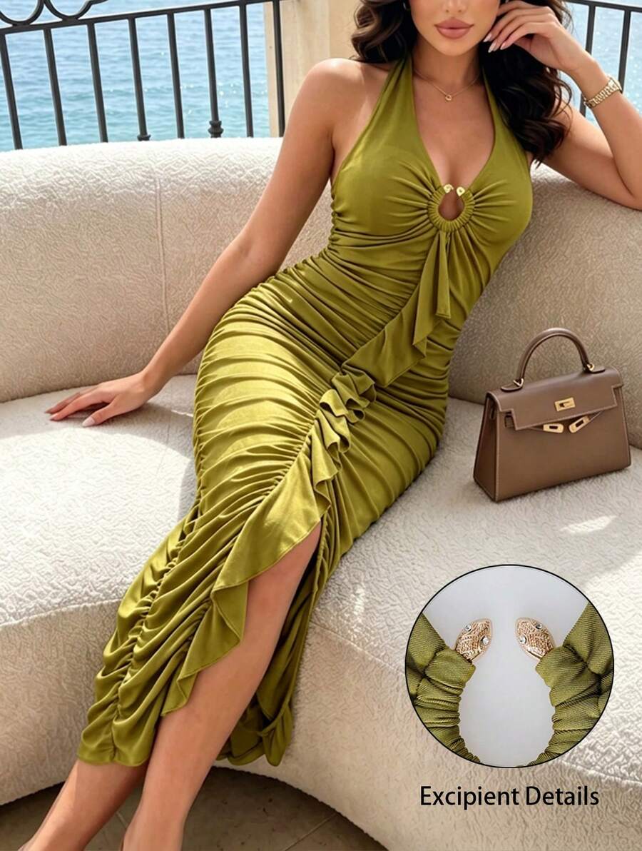 女款橄欖綠優雅性感掛脖長洋裝，前金屬裝飾、抓皺貼身、前開衩荷葉邊拼接，迷人優雅純欲風，時尚辣妹華麗奢華款，適合夜店、婚禮、派對、雞尾酒會，春秋場合穿搭 - 綠色 - 查看 1
