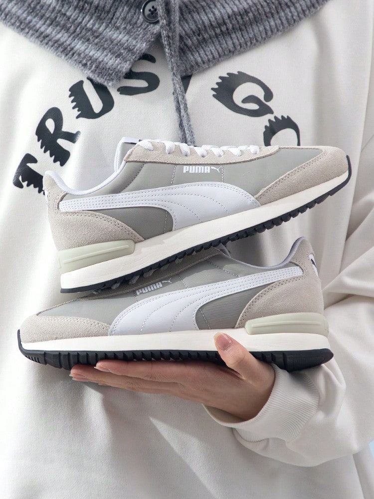 Puma Giày thể thao cổ điển R78 bằng nylon, giày thể thao unisex cổ điển nhẹ, giày thể thao chống trượt cổ thấp, giày thể thao ngoài trời hàng ngày, kiểu dáng số 399250-02 - Xám khói-Puma trắng-xám đậm - Xem 1