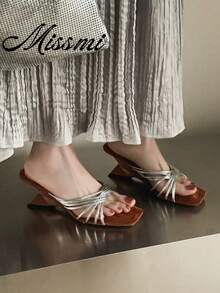 Sandal Romawi Gaya Prancis dengan Hak Wedges 5,5cm, Tali Tipis, Anyaman Berongga, Bernapas, Ujung Terbuka, Sol Lembut, dan Nyaman. - Perak - View 2