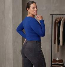 Bodysuit With Wrap Detail, Deep Neckline, And Long Sleeves. Front Detail: Deep Neckline. - Azul - Ver 3