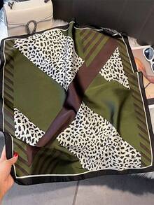 1 pièce Foulard carré chic imprimé léopard, châle, décoration de sac, accessoire indispensable pour fête et voyage, printemps-été, nouveau pour femmes - Vert sapin - Voir 3
