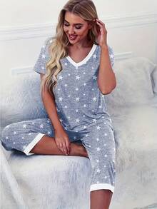 Conjunto de pijama Capri para mujer con top de manga corta con cuello en V y pantalones cortos con bolsillos. - Gris - Ver 6