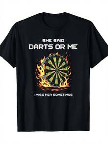 Unisex T-Shirt With A Dartboard Print And The Phrase "She Said It Was Darts Or Humor." Casual Printed T-Shirt Suitable For Darts Enthusiasts. Black, For Everyday Wear. - 黑色 - 查看 1