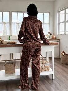 Bộ đồ ngủ nữ tay dài quần dài họa tiết da báo jacquard màu nâu - màu nâu - Xem 2