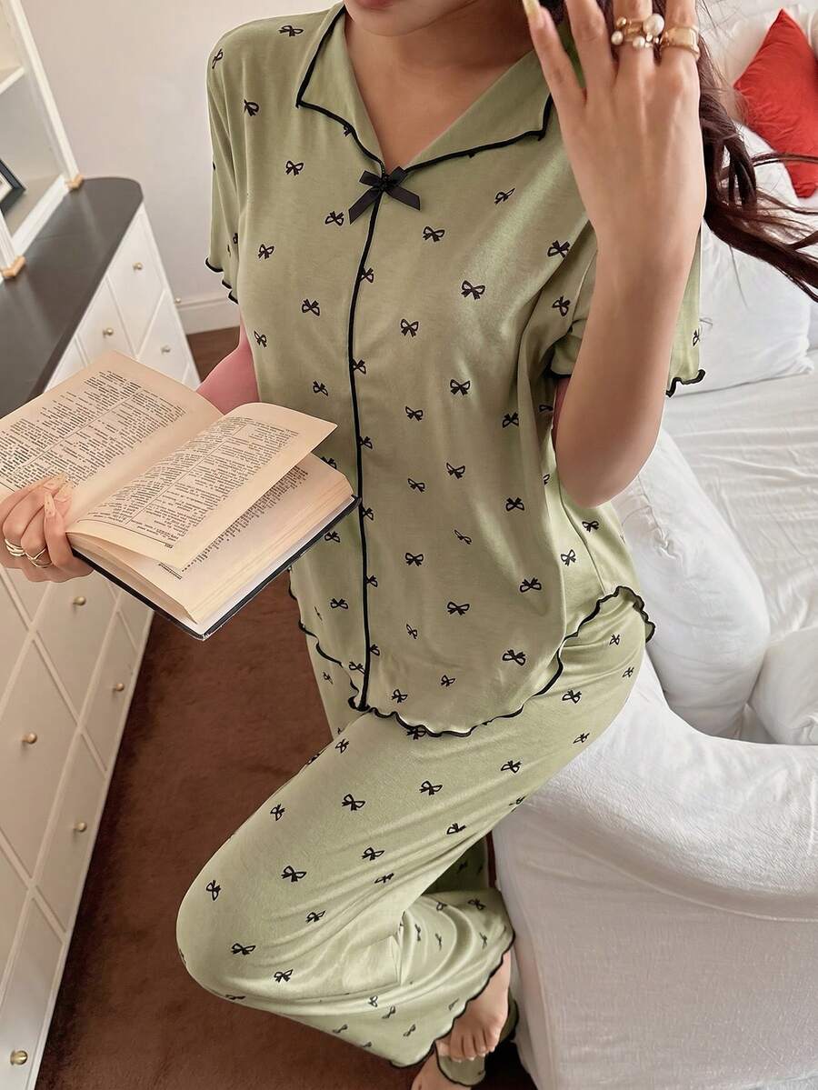 女款睡衣套裝,翻領V領蝴蝶結圖案印花前短後長設計短袖長褲兩件套女款睡衣,女款套裝睡衣,女款休閒套裝,可愛睡衣套裝,女款春夏服飾 - 彩色 - 查看 1