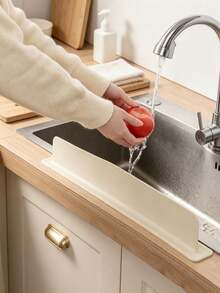 1pcModern Sink Splash Guard Seamless Easy Clean Water Stopper For Families Rubber Protective Guard Divider For Washing Vegetables Sink Edge Splash Barrier Kitchen Sink Organizers Kitchen Accessories - Multiple Styles - View 3