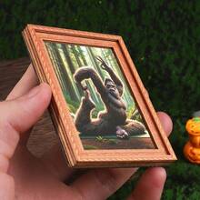 A Mini-Sized Refrigerator Magnet In The Shape Of A Picture Frame, Featuring A Bigfoot Monster Doing Yoga In The Forest.Interesting Decorative Props, Refrigerator Magnets For Home And Office Decoration, Wonderful Holiday Gifts - 預設 - 查看 2
