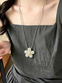 Korean Style Ins-Inspired Pearl Woven 3D Flower Titanium Steel Necklace For Women, Lightweight Luxury Niche Gentle Non-Fading Sweater Chain - Beige - View 4