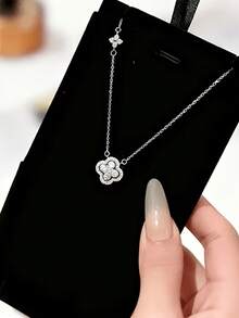 A Women's Clover Pendant Necklace, High-End And Simple Style, Essential For Shopping, Leisure, Dating, And Gatherings, Versatile And Fashionable Acces - Silver - View 2