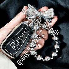 時尚金屬蝴蝶結吊飾汽車鑰匙套 2018-2022，適用於 RAV4、Camry、Corolla、Avalon、Prius、GT86、Highlander、C-HR，全包防摔防震耐刮遙控保護殼 - 豐田鑰匙殼搭配時尚金屬感蝴蝶結掛件 - 查看 2