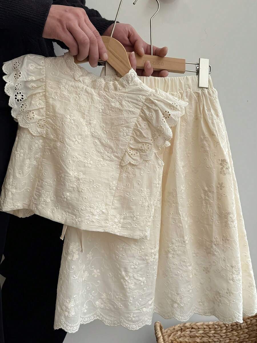 女童 2 件式蕾絲刺繡套裝 荷葉袖上衣 & A 字裙套裝 可愛米色花卉刺繡夏季休閒套裝 適合小女孩 - 米色 - 查看 1