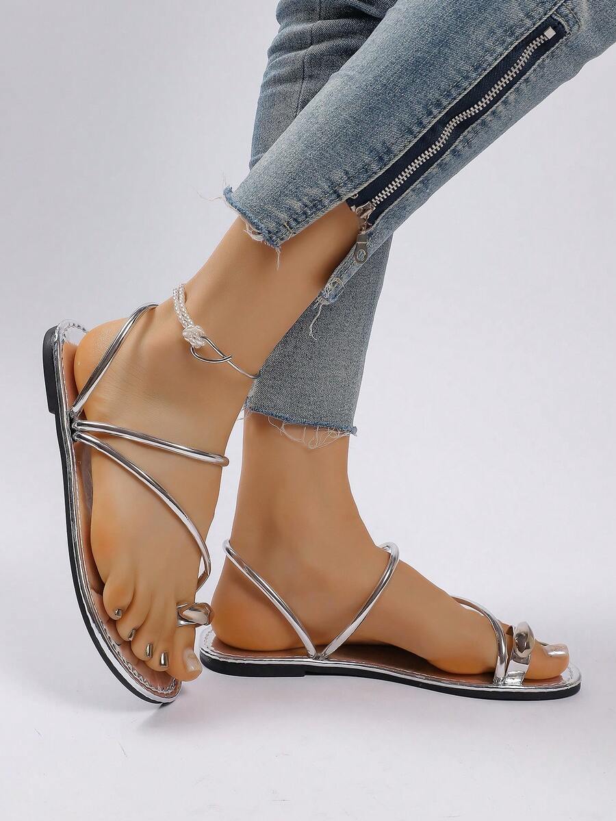 時尚極簡女款青少年亮銀金屬感細帶腳趾環平底夾腳涼拖鞋，適合夏季海灘度假與日常街頭穿搭 - 銀色 - 查看 1