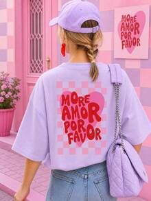 修身短袖T恤，INS風「MORE AMOR POR FAVOR」粉色棋盤格愛心標語印花，薰衣草紫輕量透氣夏季款 - 淡紫色 - 查看 3