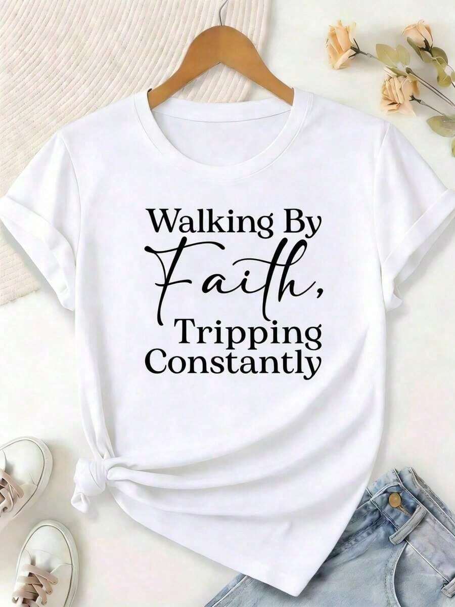 Camiseta de manga corta y cuello redondo de algodón puro para mujer de talla grande, con estampado de versículo bíblico: "Caminar por fe a menudo es tropezar", top casual de fe cristiana. - Blanco - Ver 1
