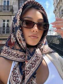 1件波希米亞風時尚奢華花卉佩斯利印花女款方巾，春夏休閒多功能圍巾防曬披肩，適合日常與戶外穿搭 - 藏藍紅邊 - 查看 3