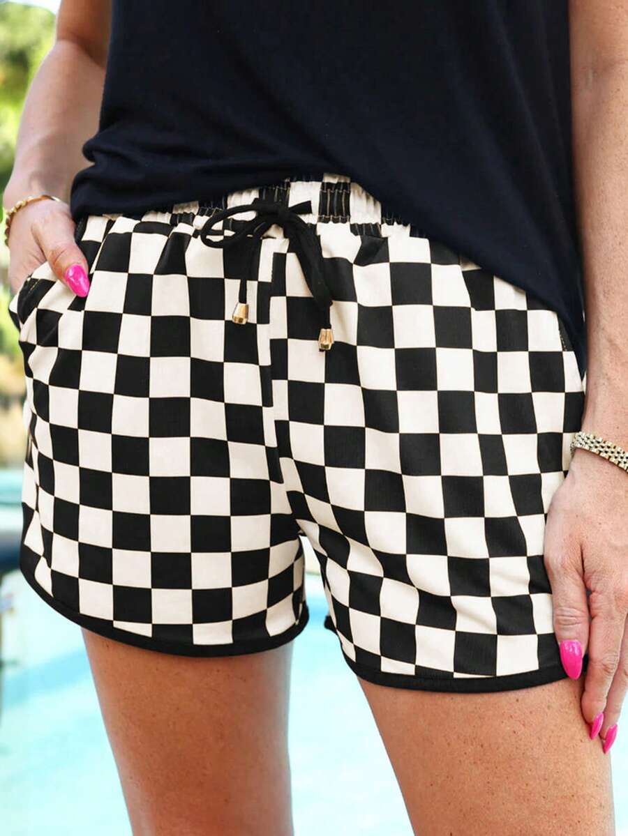 Quần short nữ cạp cao họa tiết kẻ caro đen trắng, dây rút, lưng thun, dáng rộng, phong cách casual đi biển và mặc hàng ngày cho mùa hè - Đen và trắng - Xem 1
