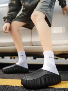 2026 Verano Nuevas Pantuflas Mules para Hombres Suela Gruesa Sandalias de Playa Sandalias para Mujeres Ligeras Antideslizantes Sandalias Casuales para Exteriores - Negro - Ver 2
