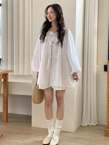 YIU 女款優雅白色長袖荷葉邊襯衫，100%純棉，主教袖，前綁帶設計，適合休閒穿著 - 白色 - 查看 2