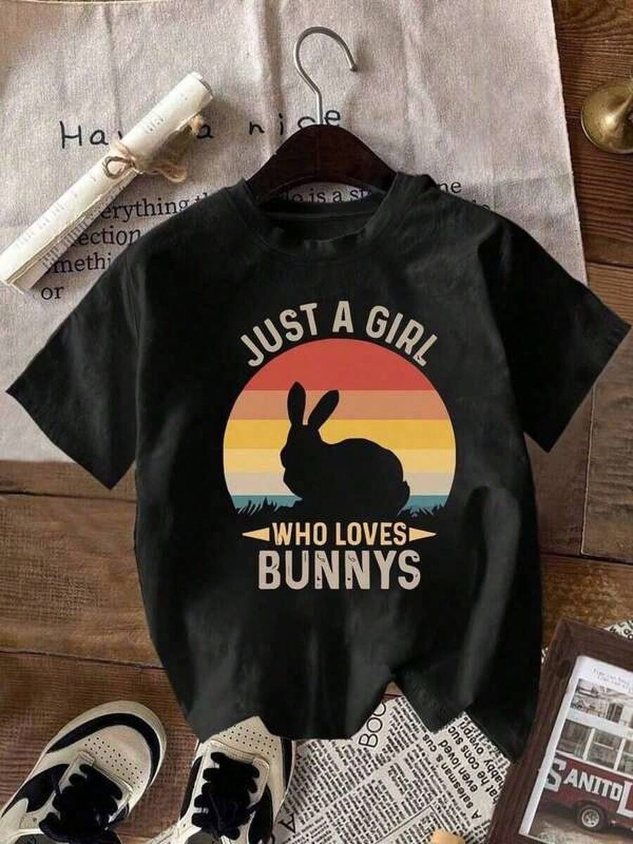 Camiseta de manga corta para mujer, diseño moderno con cuello redondo y estampado de conejito de dibujos animados con letras en inglés, perfecta para uso diario casual y cómodo - Negro - Ver 1