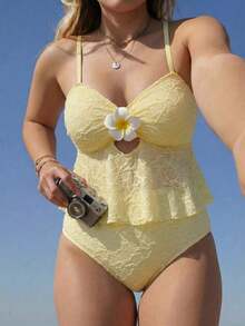 Swim Mod Conjunto de tankini de talla grande para mujer con tirantes finos y acentos florales en amarillo, adecuado para la playa y la en primavera/v - Amarillo - Ver 2