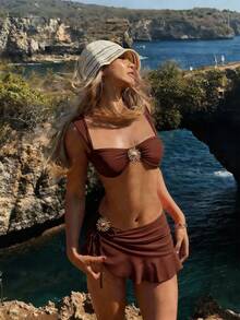 e bikini de 3 piezas con lunares, diseño de tirantes anchos con aros proporciona un soporte cómodo, creando un look de playa de moda, perfecto para la playa de verano y fiestas en la piscina - Marrón Chocolate - Ver 1