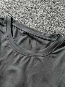 Men's Short-Sleeved T-Shirt With A Round Neck And Simple Design - 深灰色 - 查看 4