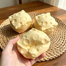 1個大號起司泰迪玩具 手作方形壓力球 填充石油凝膠或麵粉 無回彈 可塑性強 柔軟紓壓 適合青少年與成人 緩解焦慮 提升專注力 成人惡搞禮物 辦公室學習放鬆 趣味 - 多色 - 查看 4