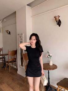 女款修身純色針織黑色短袖T恤，刺繡提花圓領設計，休閒夏季款 - 黑色 - 查看 4