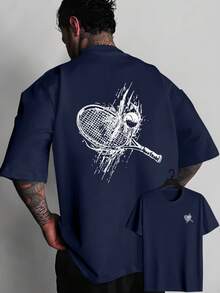 Camiseta casual para hombre con motivos de raquetas de tenis en la parte delantera y trasera, una camiseta de manga corta moderna y versátil que resalta un cultural único, adecuada p - Negro - Ver 6