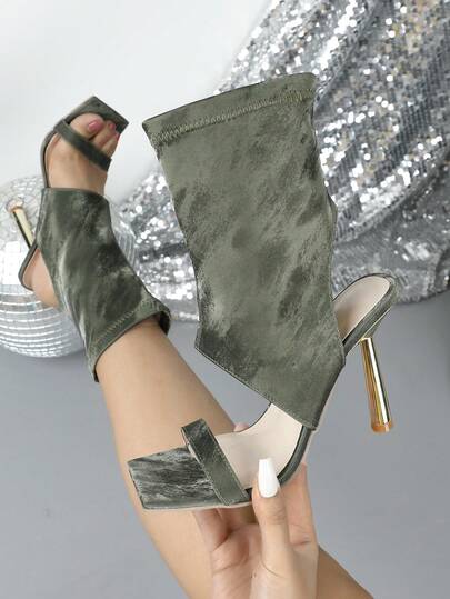 Botas de tacón alto elegantes de moda con una correa para mujer, para ir al trabajo
