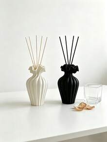 1pc Ruffle Aromatherapy Diffuser Bottle, Modern Minimalist Black/White Optional Aromatherapy Vase, Nordic Style Home Decor Desktop Ornament - Spiral - View 1